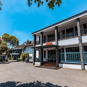 OYO 686 Bunga Karang Hotel